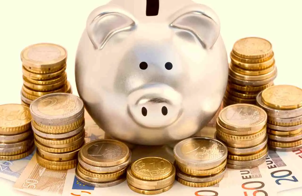 Il metodo psicologico semplice per iniziare a risparmiare soldi e non toccarli più